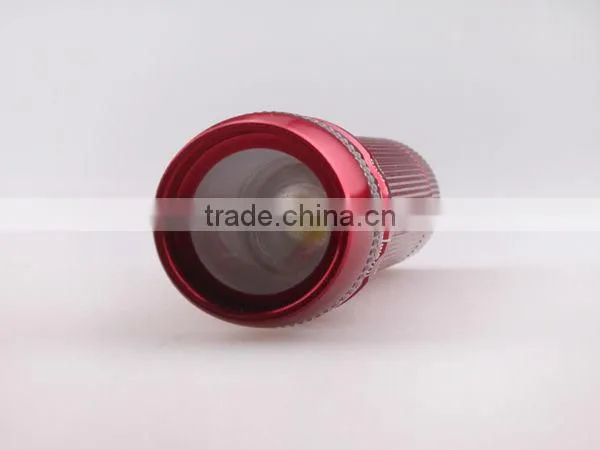 Zoom Adjustable 1W Cree flashlight