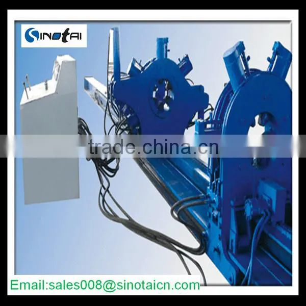 Hydraulic make-up and break out unit
