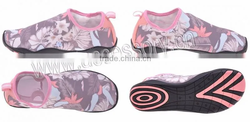 OEM and custom beautiful water proof beach water walking shoes