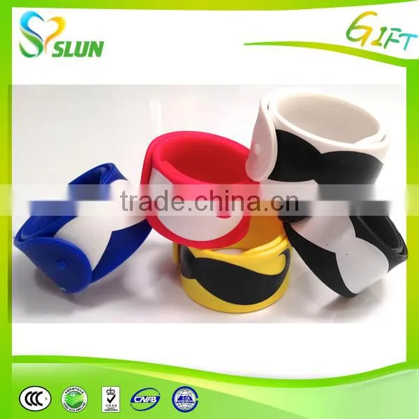 Promotion customized silicone slap bracelet reflective slap band with steel spring