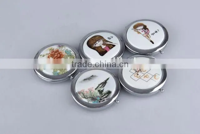 The ceramic surface round flip mirror