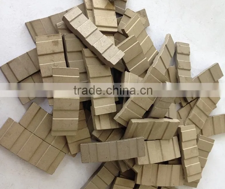 Wave shape diamond cutting blade segment for granite