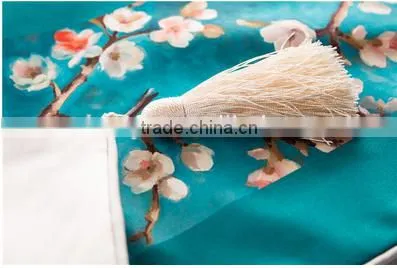 Chinese Style Flower-And-Bird Printed Polyester Table Runner