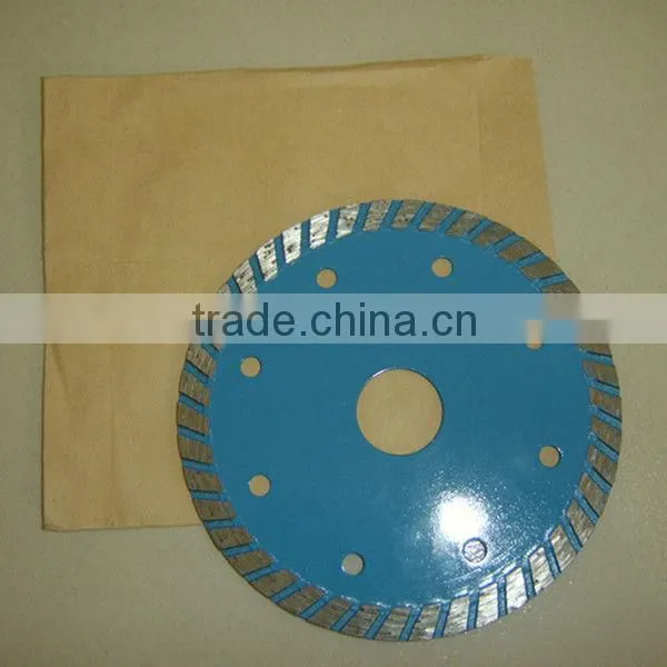 Diamond saw blade for wet cutting