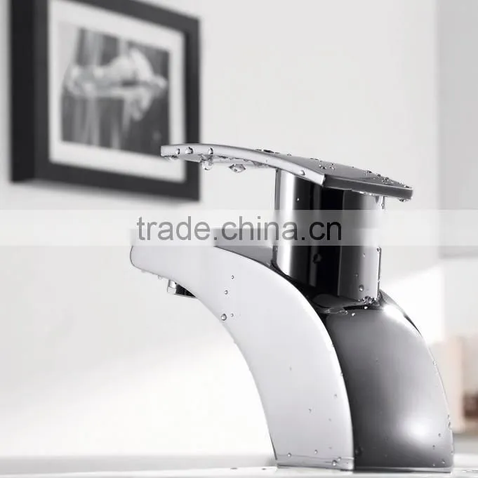 Bathroom Deck Mounted Brass Wash Basin Faucet
