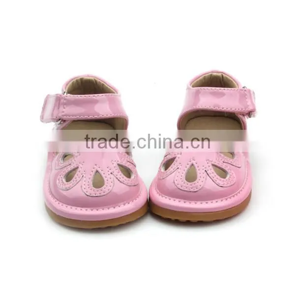 Wholesale squeaky baby walkers shoes sandal for girls children