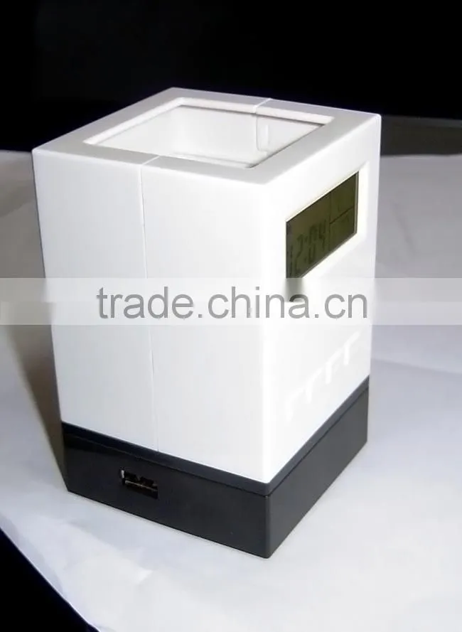 High Speed Mini 4 Port USB 2.0 Hub USB Port ON The Desk