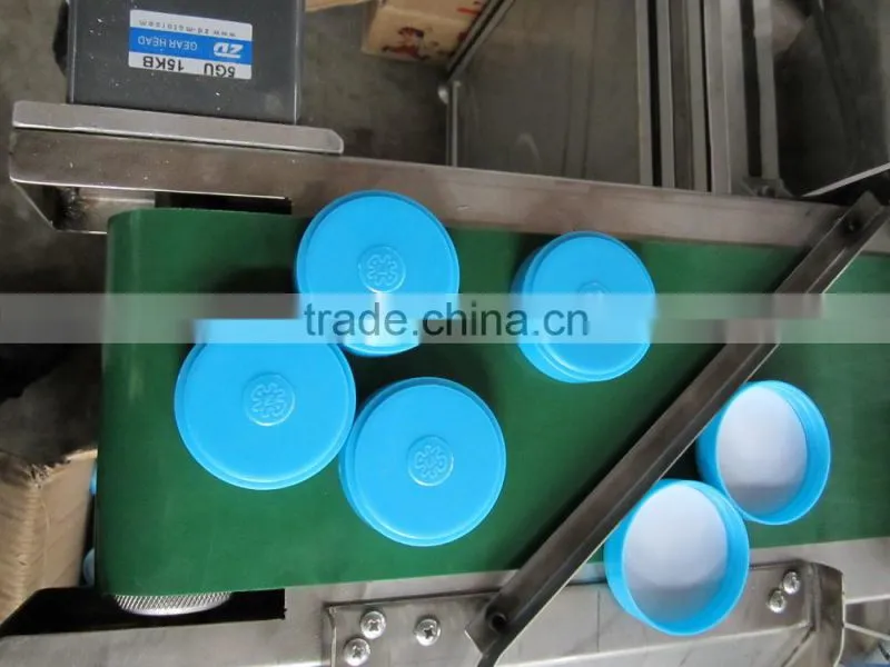 Gasket into capping machine for PET cap