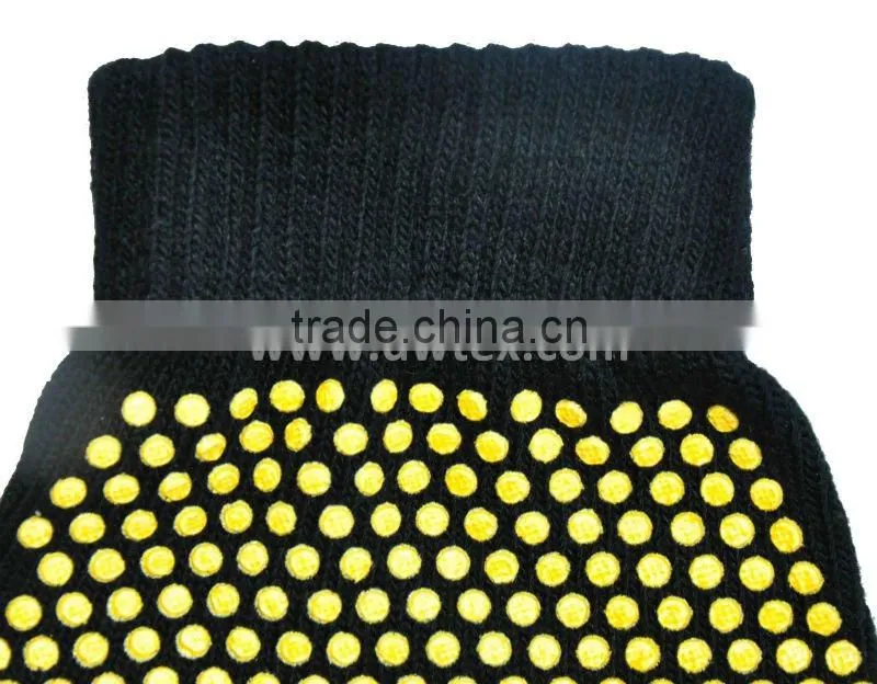 Knitted working gloves with rubber
