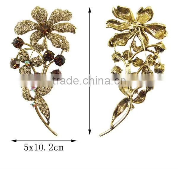 Fashion cheap crystal brooch with zinc alloy