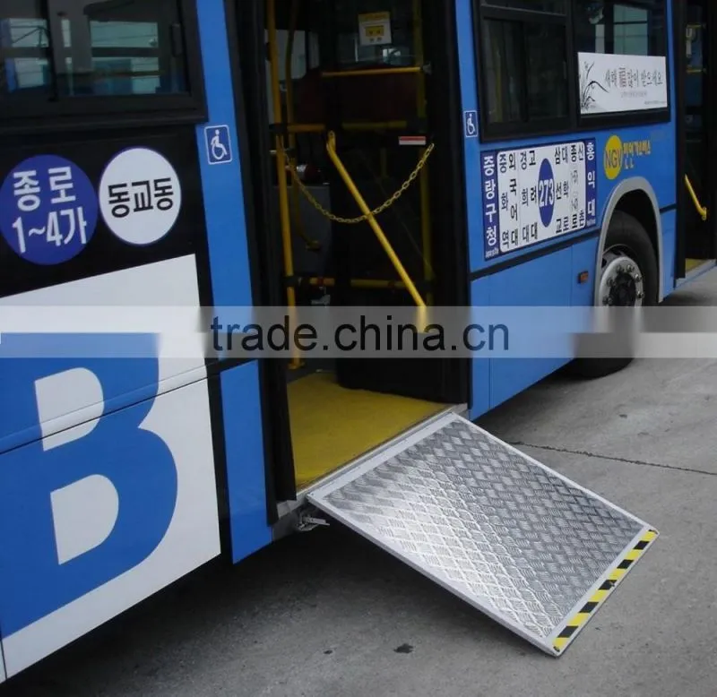 CE Electric Wheelchair Ramp for the Disabled on Low-Floor City Bus