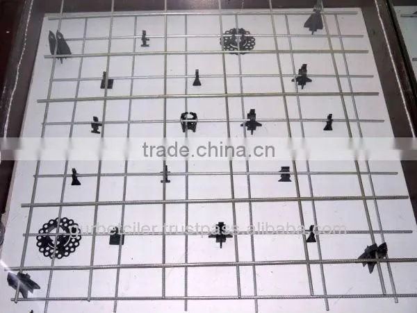 Plastic bar chairs and spacers for slab mesh