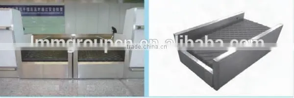 airport baggage conveyor