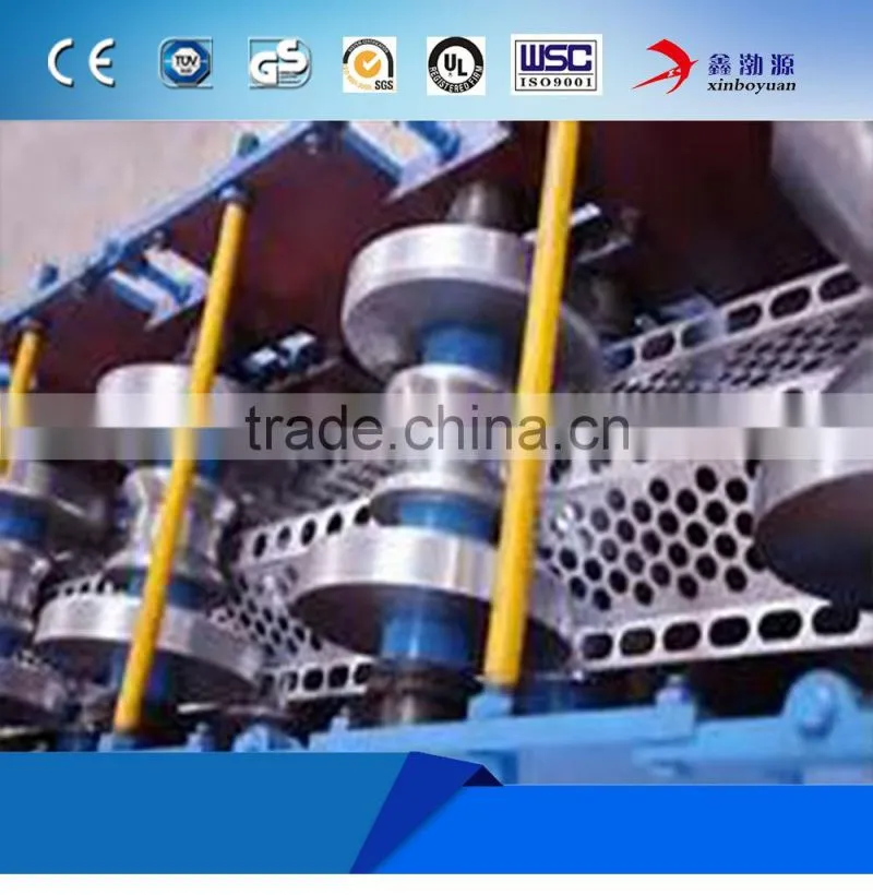 Perforate metal wind and dust proof wall