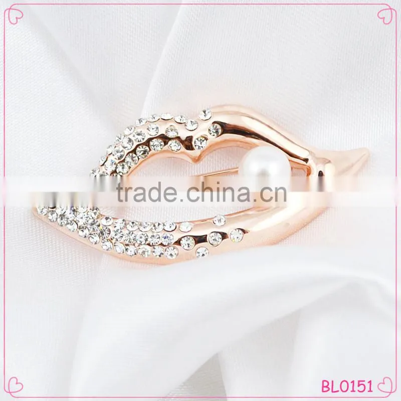 Elegant kiss brooch pin lip rhinestone crystal brooch sexy jewelry
