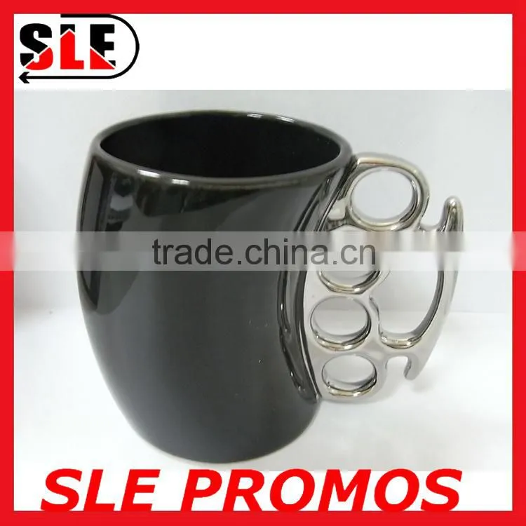 Hot Sale New Product Design Wholesale Ceramic Fist Cup,Brass Knuckle Duster Handle Coffee Milk Mug Cup Cool Gift Promotional AD