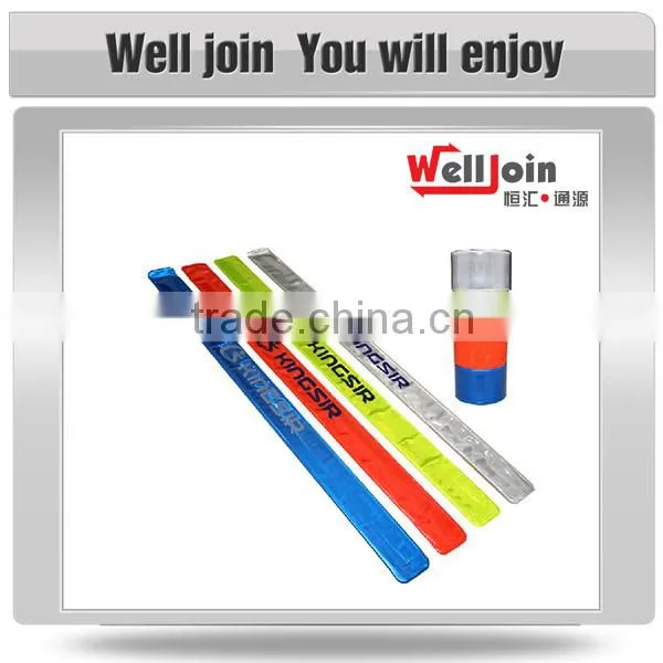 2015 custom innovative glow in dark slap bracelet
