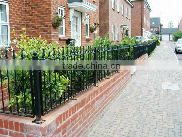 2014 Top-selling wrought iron security garden fence