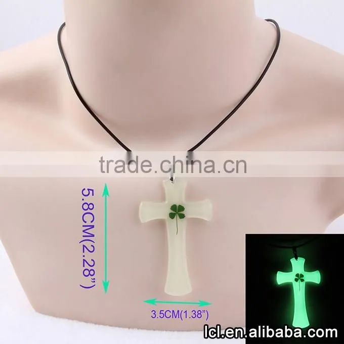 Cross pendant clover religious necklace, hot sale glow in the dark necklace