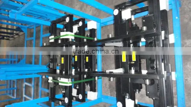 Integral forklift sideshifter