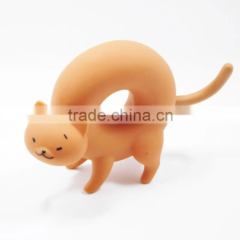 3D Cat Cartoon Figure Custom Vinyl Cartoon Figure Cat Toy Doughnut Cat Design