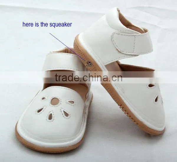 White New Design Hot Sales Wholesale Squeaky Shoes for Little Girls