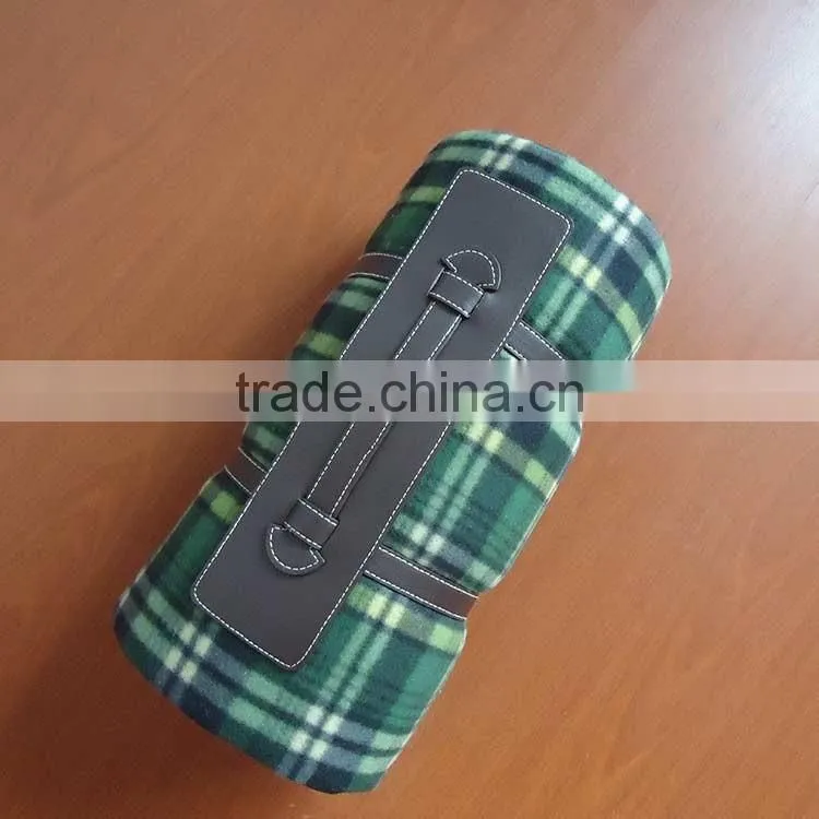 Durable Plaid Camping Picnic Blanket Beach Mat with Handles Water-resistant Foldable Roll Up Outdoor Mat
