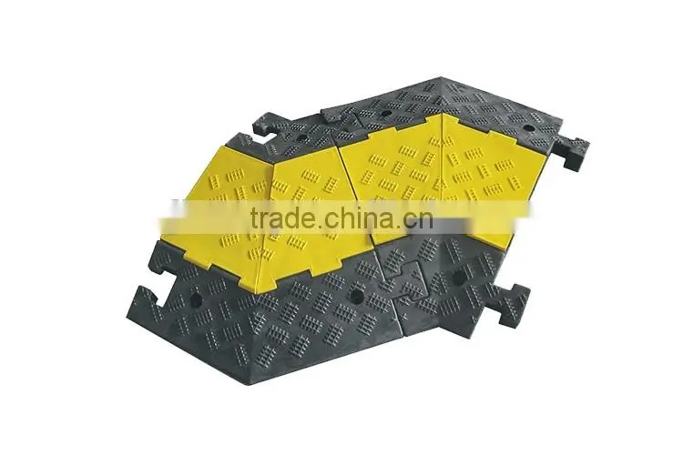 Lower Factoty Price 900*600*75mm Soft Flexible 3channels Rubber heavy duty cable protector