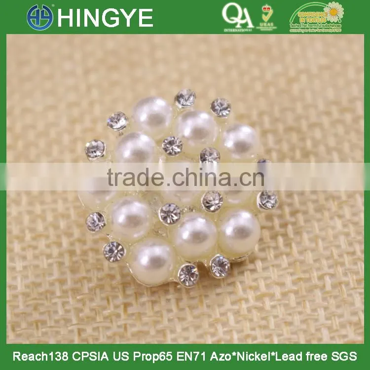 Hot selling white pearl flower rhinestone button 15772