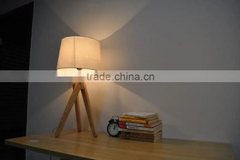Wooden tripod table lamp