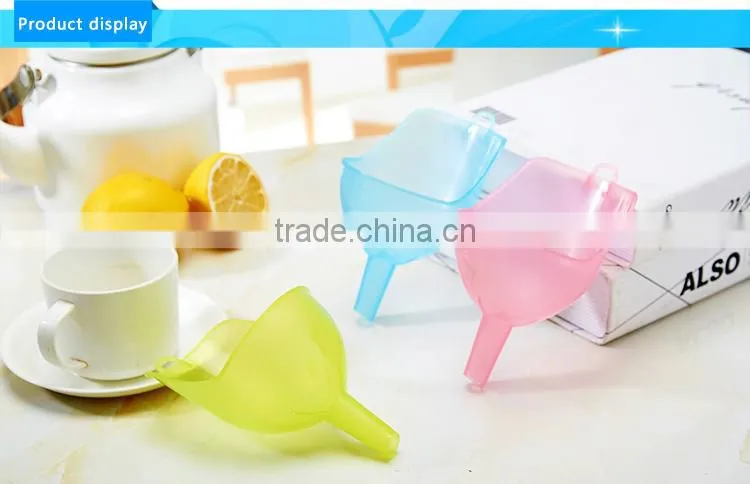 2Pcs/Set Clear Plastic Funnel Perfume Oil Liquid Diffuser Bottle Funnel Vial Lab/Kitchen/Cosmetic