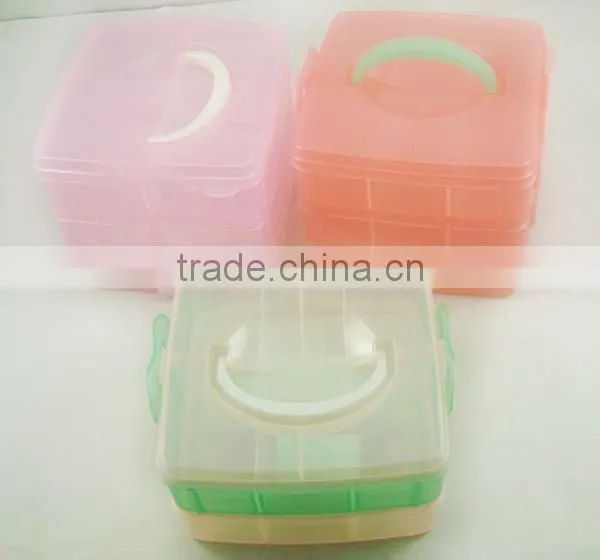 Plastic food contaioner with 3 layers and a removeable lid