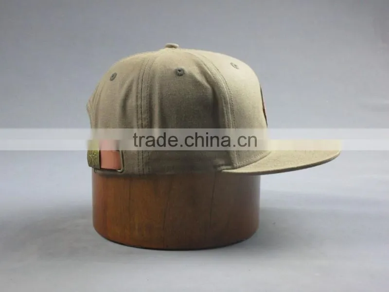 Custom high quality 6- panel 100% cotton snapback hat with PU badge