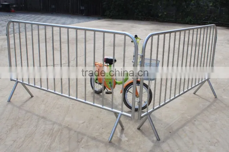 Hot galvanized event crowd control barrier