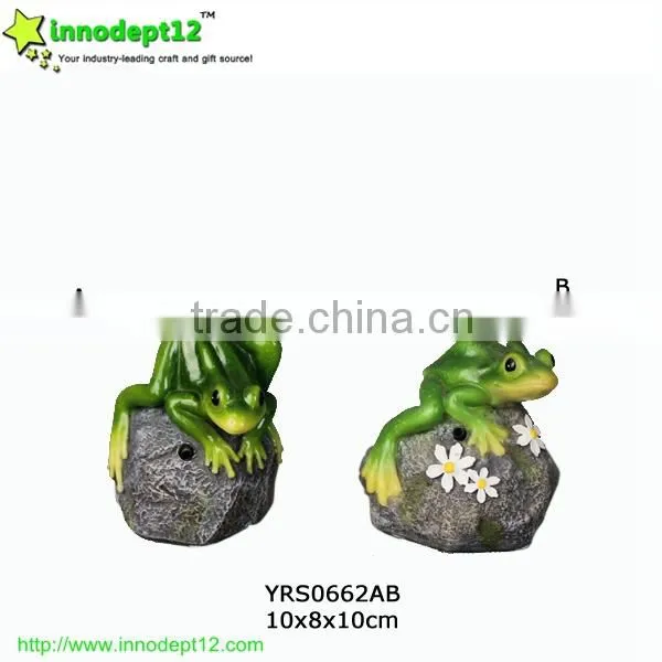 set 2 garden decoration solar power bird caller with shadow control, and resin stone with flowers