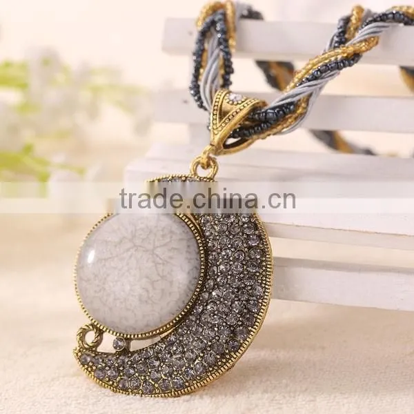 2016 Fashion National Style Moon Design Rhinestone Necklace
