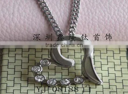 TC43 Fashion Heart-shaped Titanium Pendant Heart Pendant