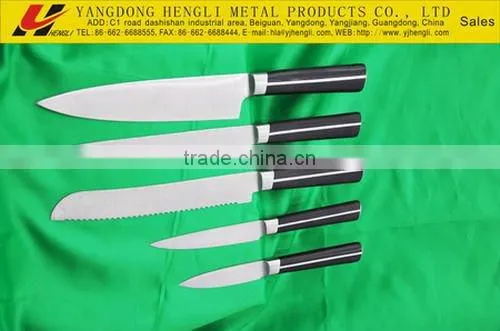 Cutlery knife set with wooden block