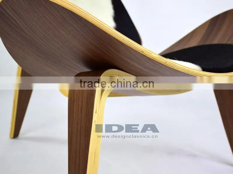 Replica Hans Wegner Lounge Chair - Walnut Shell/ Pony Skin