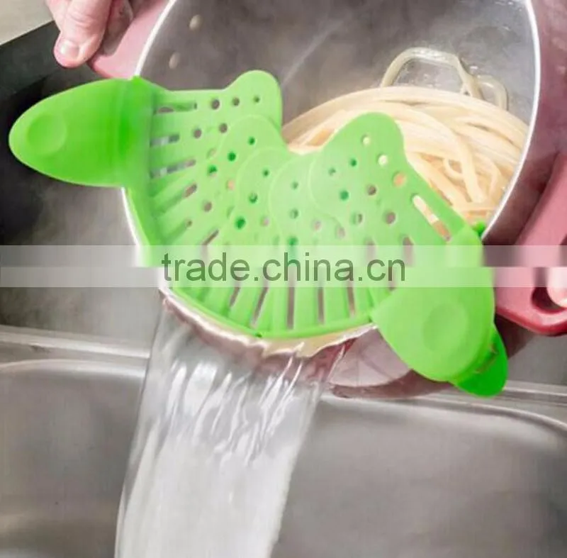 Universal Size Fit Most Pans Clip-on Green Silicone Pasta Strainer