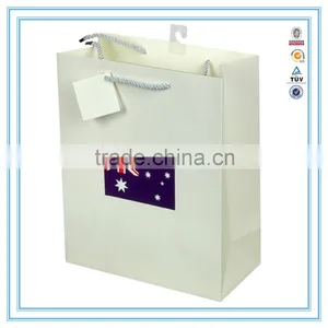 China Custom White Cardboard Paper Bag Shopping Paper Bag Paper Gift Bag With Handles thumbnail-2