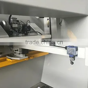 Hydraulic Shearing Machine With Foot Operated Shear thumbnail-4