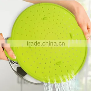 Unique Kitchen Accessories Supplies Microwave Silicone Colander, Steam Tray thumbnail-4