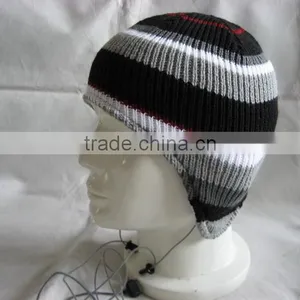 Knitted Winter Hat With Bluetooth Headphone thumbnail-3