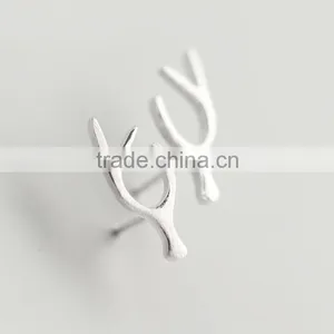 Fashion Popular Deer Design Daily Wear 925 Silver Sud Earrings thumbnail-2