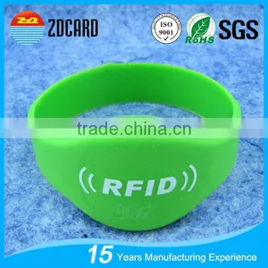 Silk-screen Printing Round Shaped Fudan F08 Silicone Rfid Wristband thumbnail-5