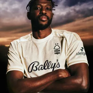 25-26 Nottingham Forest Jersey Nottingham Football Kit Player Version No. 10 Short Sleeve Football Jersey thumbnail-3