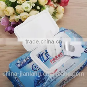 Soft and Cool Lens Cleaning Wet Wipe thumbnail-4
