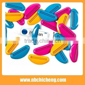3pcs Promotional Plastic Mini Toothpaste Squeezer Dispenser thumbnail-1