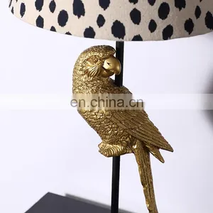 Wholesale New Arrival Exquisite Resin Craft Gifts Desk Light Home Decorative Modern Bedside Table Lamp thumbnail-2